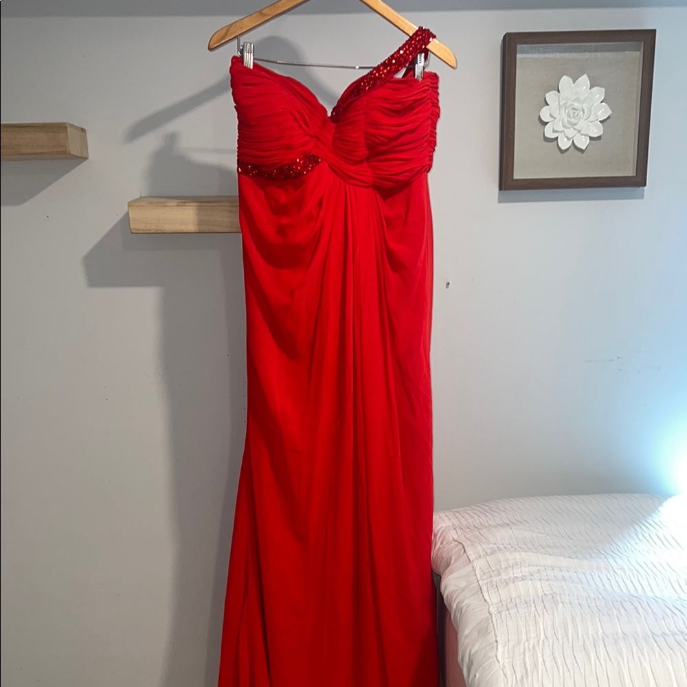 Labelle FASHIONS  Elegant Red Evening‎ Gown